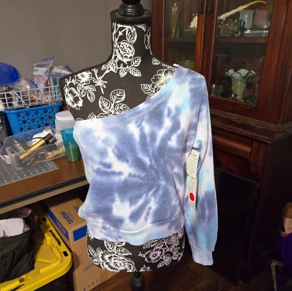 Half shoulder sweater